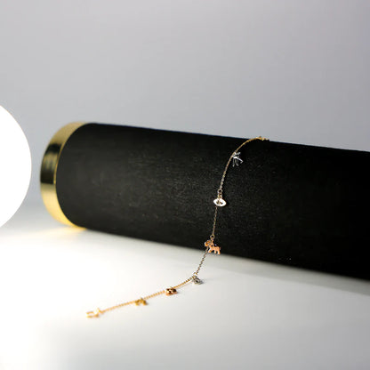 Gold bracelet on a black cylindrical stand with a gray background available on the TX.ORO website.