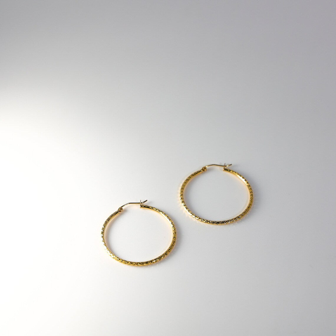 14K Yellow Gold Silk Diamond Cut 1.5mm Round Tube Hoop Earrings - Sizes 15mm to 35mm