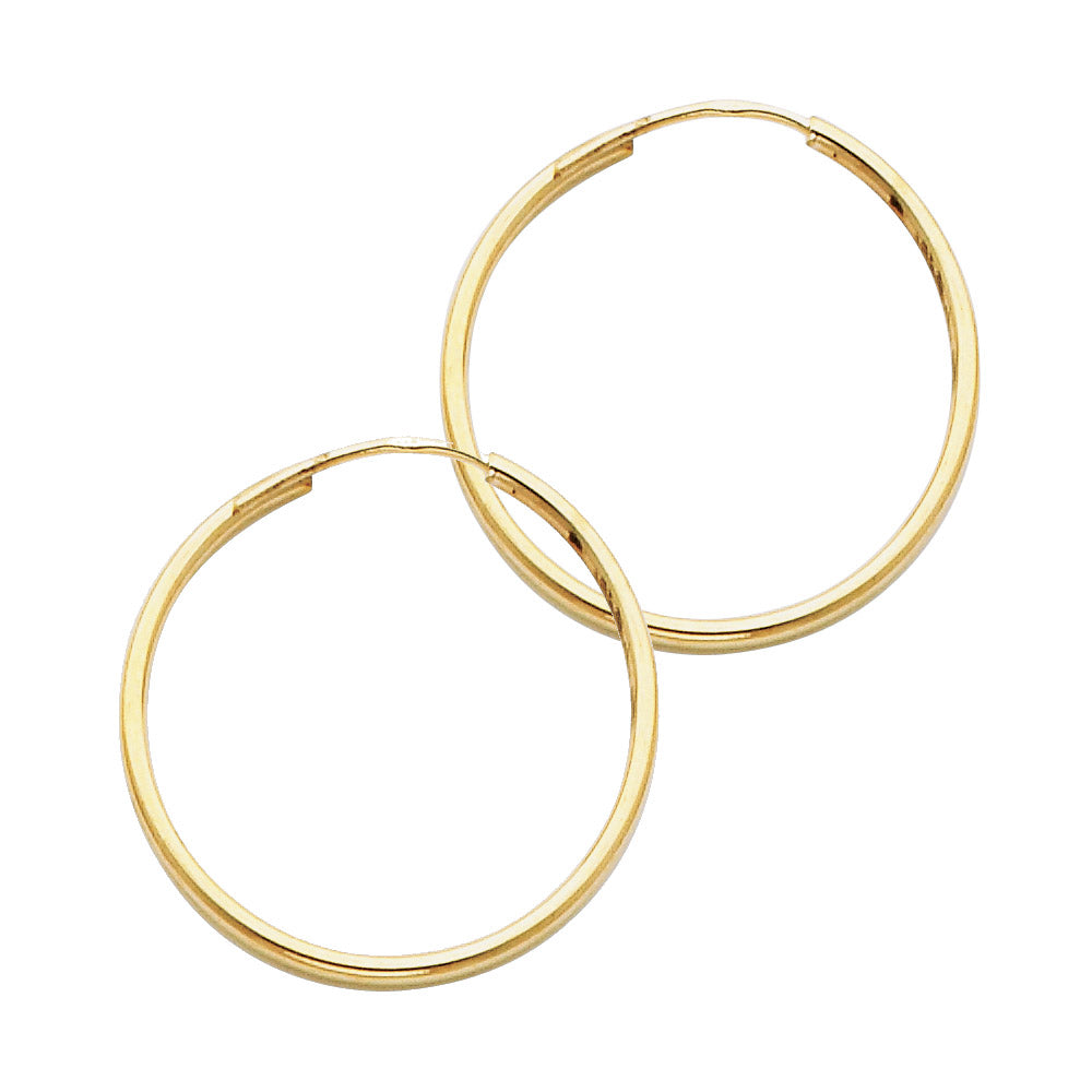 Gold hoop earrings on a white background available on the TX.ORO website.