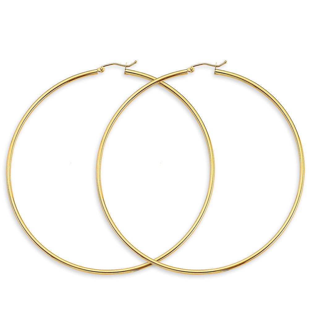 Gold hoop earrings on a white background available on the TX.ORO website.