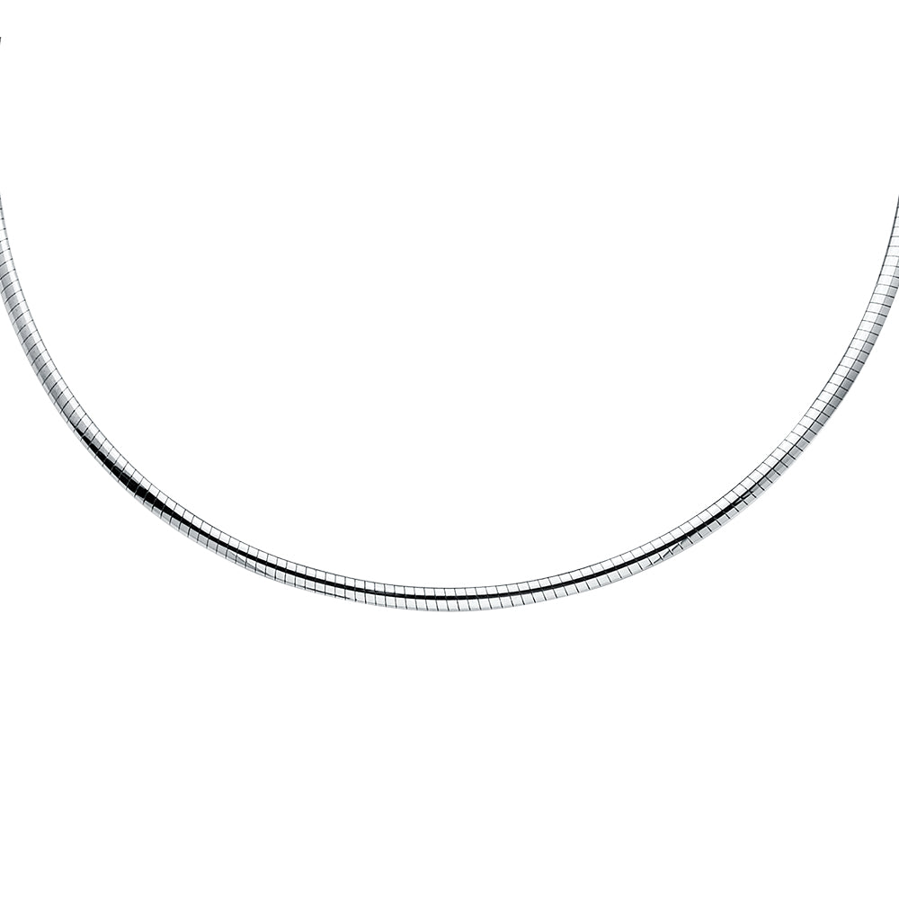 Thin silver necklace on a white background availabe on TX.ORO website