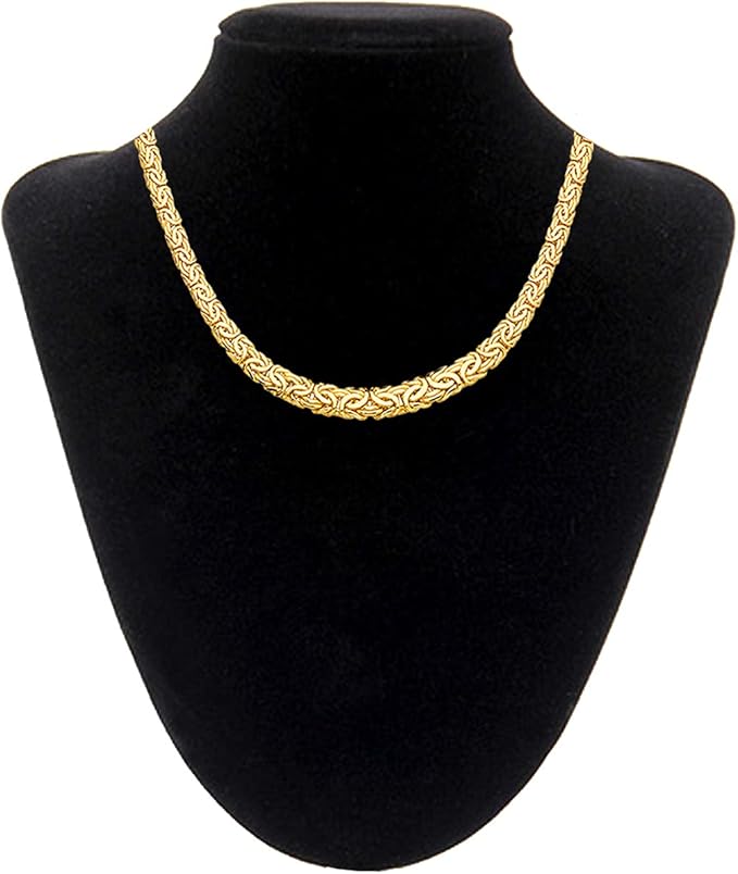 Gold chain necklace on a black velvet bust available on the TX.ORO website.