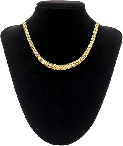 Gold chain necklace on a black velvet bust available on the TX.ORO website.