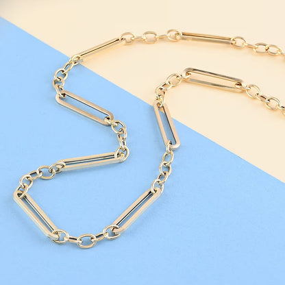 Gold chain necklace on a blue and beige background available on the TX.ORO website.