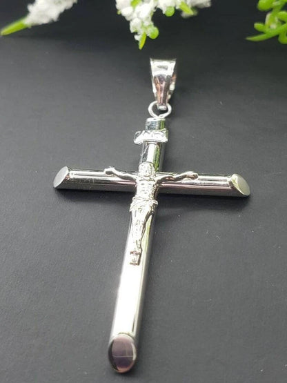 White gold crucifix pendant on a white background available on the TX.ORO website.