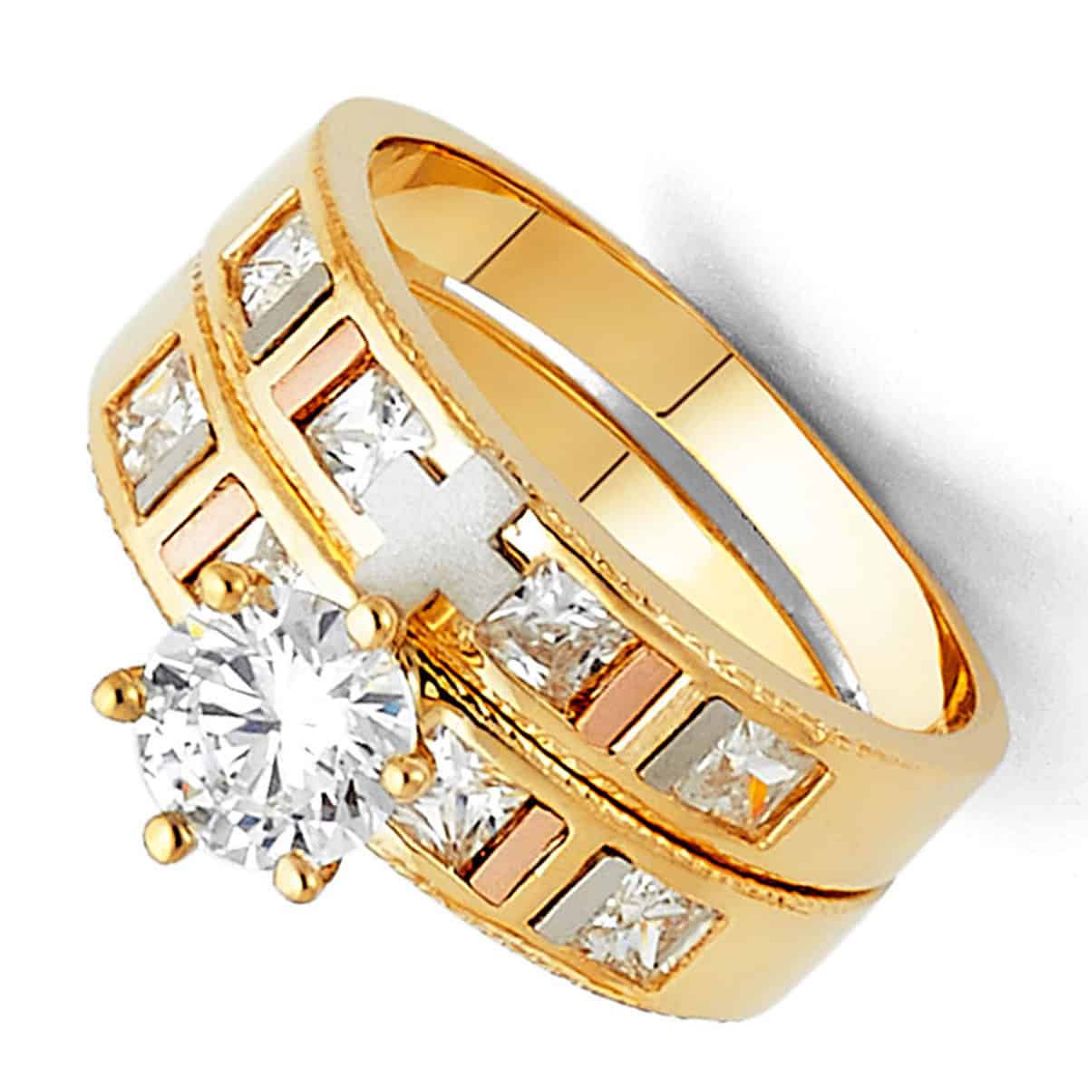 Gold ring with diamond accents on a white background availabe on TX.ORO website