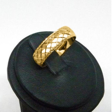 14K Yellow Gold 6mm Diamond-Cut Comfort Fit Women’s Wedding Band – Size 7