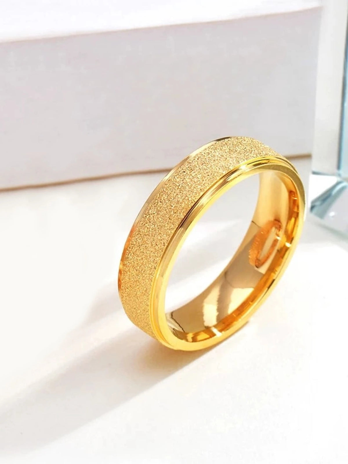 14K Yellow Gold 6mm Fancy Cut Women's Wedding Band Ring - Size 7